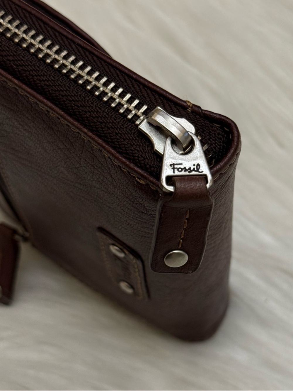 FOSSIL - BROWN TAN SOFT LEATHER COMPACT ZIP AROUND WALLET - Picture 10 of 12